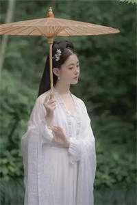 给顾客上了正常份量的牛肉面后,她翻脸砸了我的生意张佳佳清禾