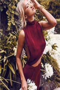 被追杀的我,被敌人推上了皇位文章全文